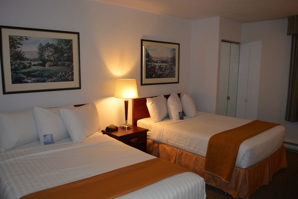 Hotel Emerald & Airport